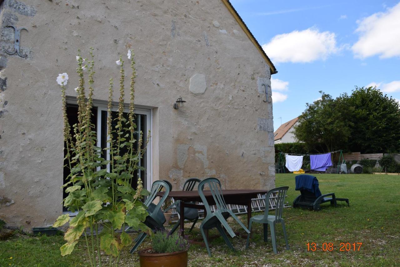 Au Calme Bed & Breakfast Houssay  Dış mekan fotoğraf